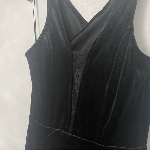 Romeo & Juliet Couture Black Velvet Lace Cross-Back Jumpsuit - Size M- New W/Tag - Picture 15 of 15